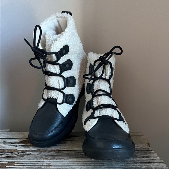 Sorel Black and Cream Women’s EUR 39.5 USA 8.5 Sherpa Boots - Picture 12 of 14